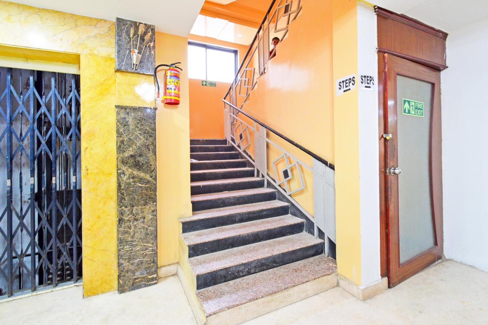 Super Townhouse Ameerpet Balkampet Road Hyderabad Luaran gambar
